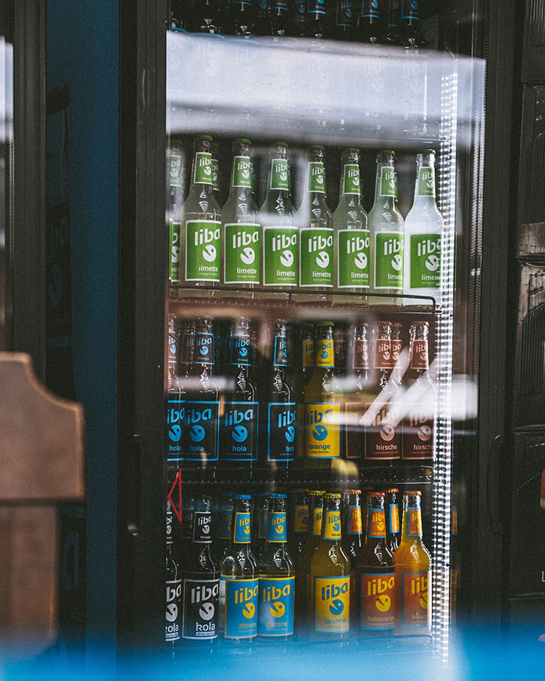 Kühlschrank voller liba-Getränke
